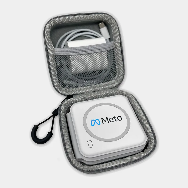 Trio Pro - 3-In-1 Travel Charger With Case - White view 3